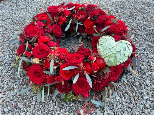 Kranz aus roten Rosen
